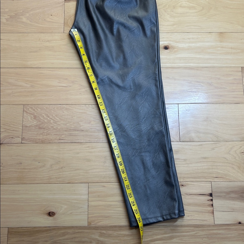 Caryn Vallone Metallic Gray Capris Faux Leather Pants | Size Large - Picture 4 of 7